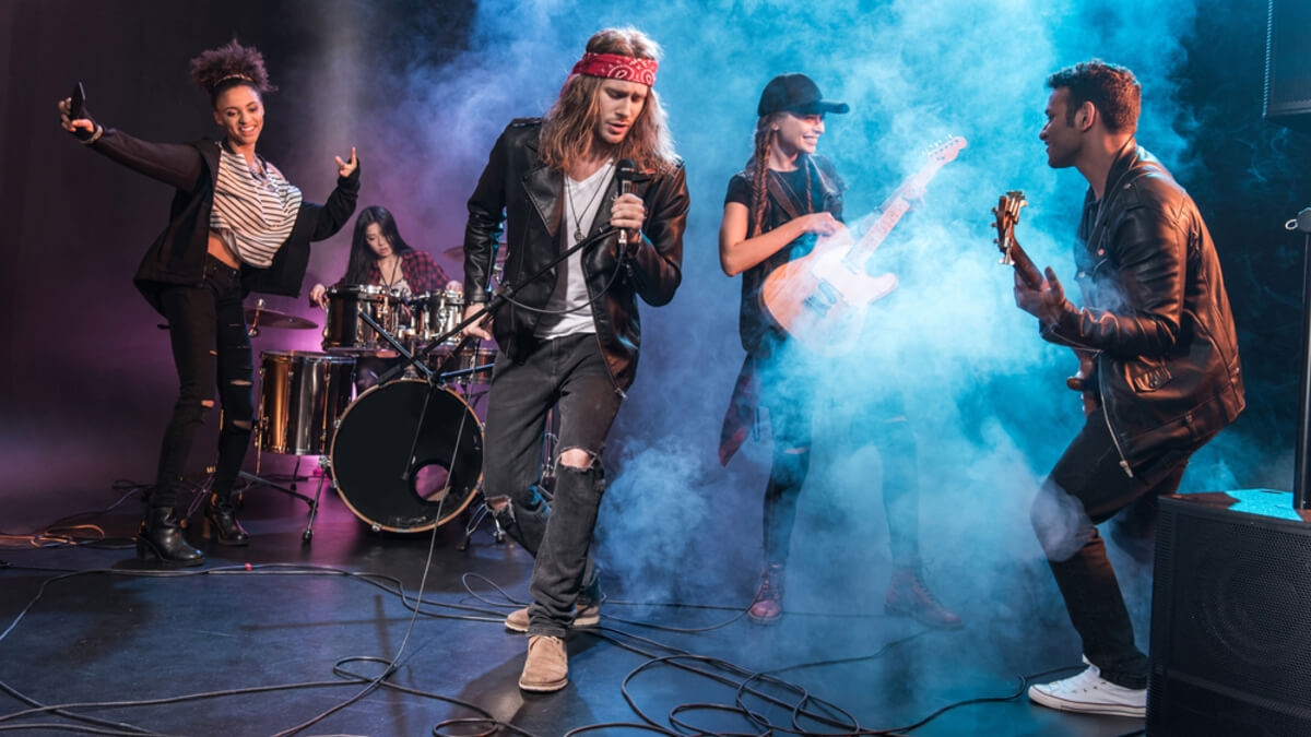 Banda de rock viste de negro