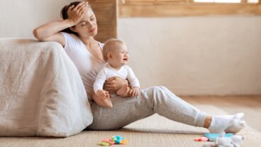 Qué es la carga mental invisible y por qué afecta más a mujeres