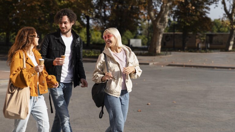 ¿Qué es la adultez temprana? Características y desafíos