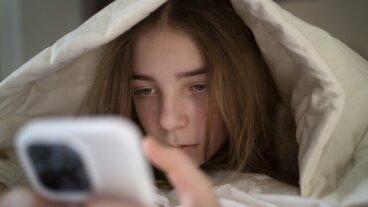 Qué es "brain rot" y cómo evitar que las redes sociales saturen tu mente