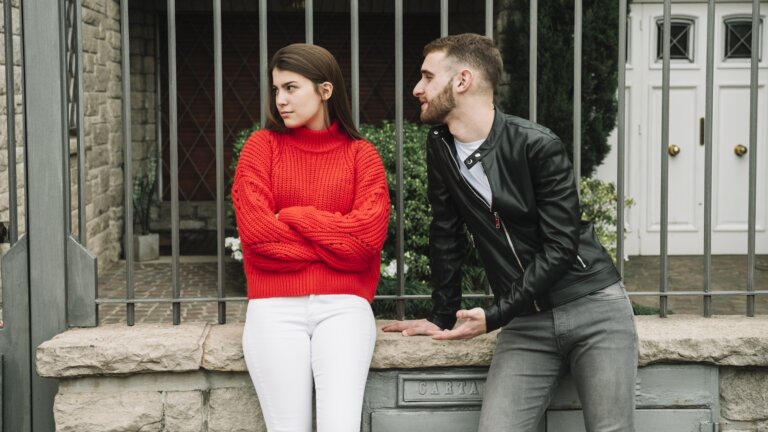 Qué significa ser una persona migajera y por qué es una "red flag"