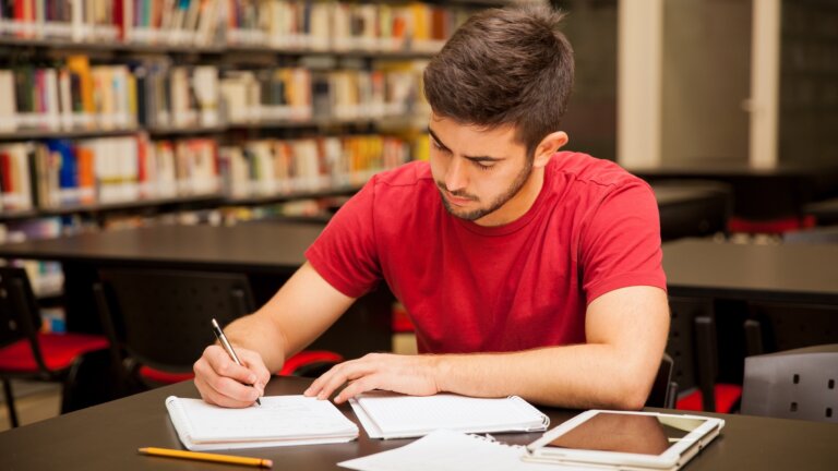 Método Blurting: la estrategia para retener información y rendir mejor en exámenes