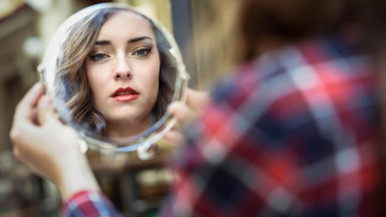 De qué se trata la técnica del espejo y cómo ayuda a mejorar la autoestima