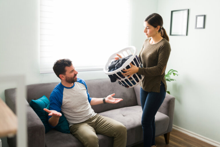 ¿Discutes con tu pareja siempre por lo mismo? 5 patrones cotidianos que molestan con el tiempo