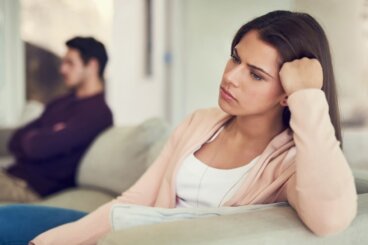 7 señales de que sabes lo que sientes, pero te cuesta reaccionar